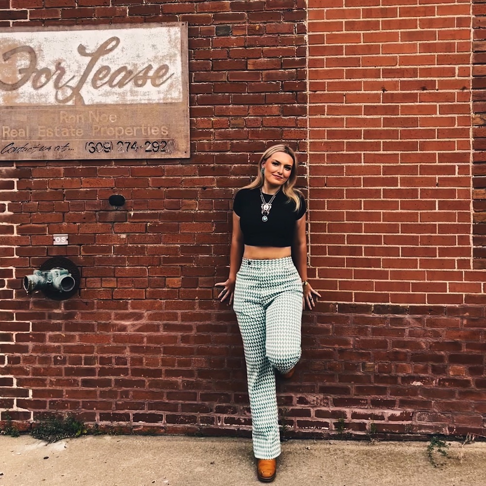 Meet your Posher, Claire